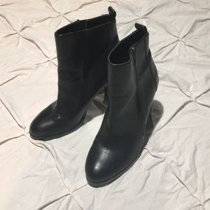 ⭐️Dolce vita black booties